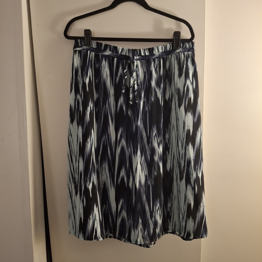 Faded Glory Women's Navy and Light Blue Patterened A-Line Skirt
